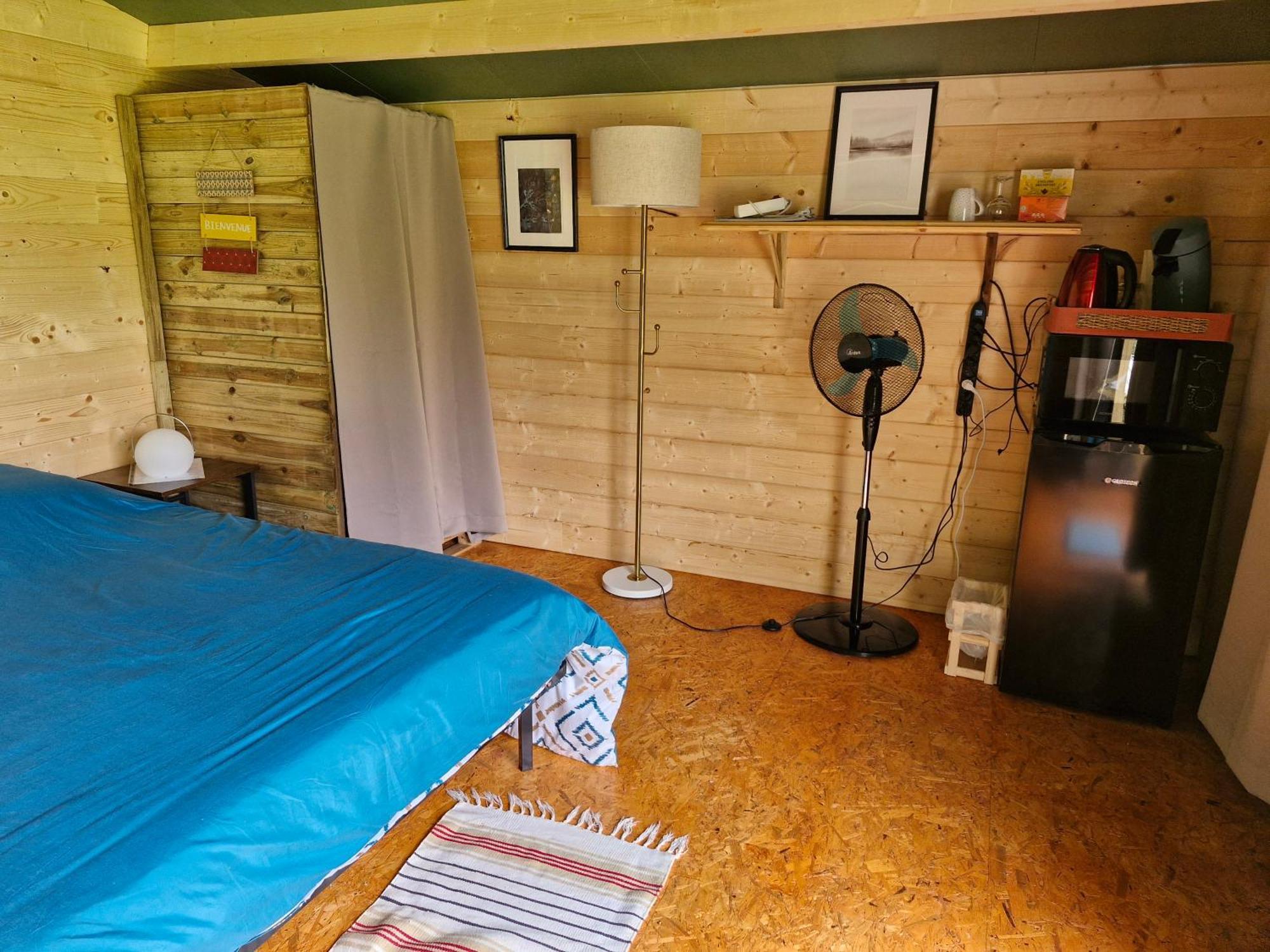 La Cabane Des Lucioles Saint-Julien-Boutieres Chambre photo