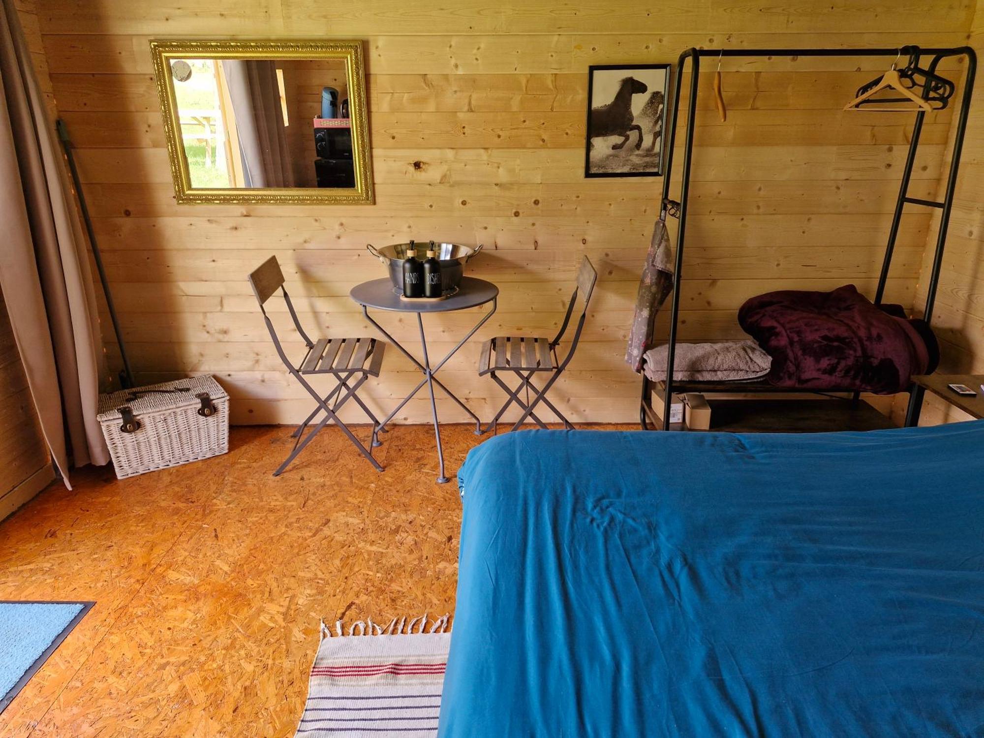 La Cabane Des Lucioles Saint-Julien-Boutieres Extérieur photo